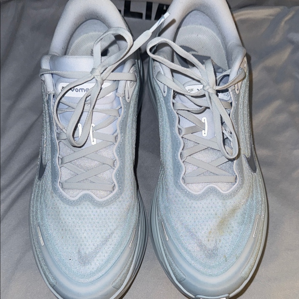 Nike Vomero Plus Mens size 12 Gray Sneakers